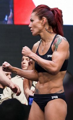 MMA woman fight